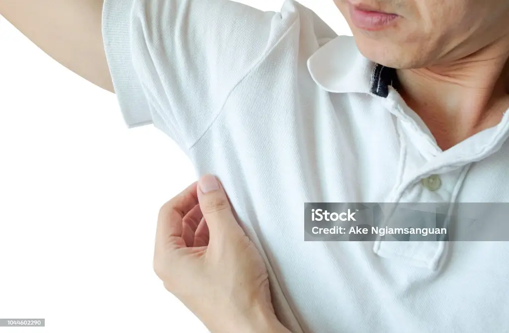 Cara hilangkan noda bekas bau ketiak di baju