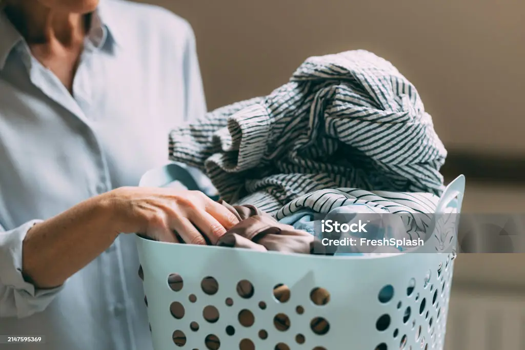 Tips Mencegah Tangan Sakit Saat Mencuci Baju Pakai Tangan