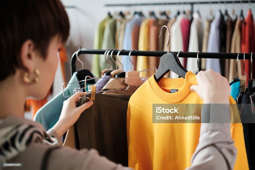 Tips menjaga warna baju tak mudah pudar