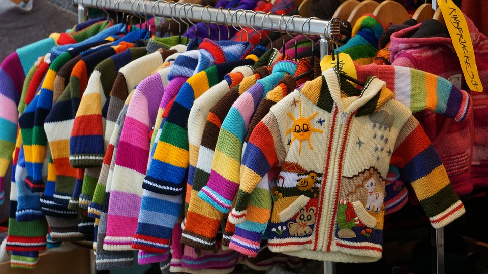 Tips menghilangkan bau di baju anak
