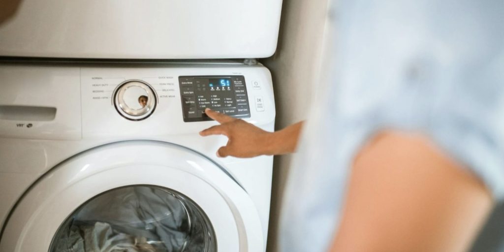 Jangan Cuci Baju Seperti Ini! Bisa Merusak Mesin dan Kain Sekaligus