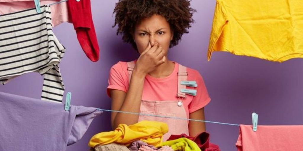 Baju cepat bau lembap saat musim hujan