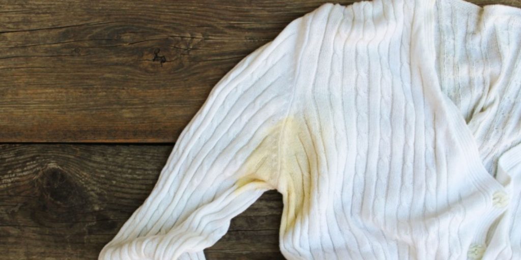 Cara Membersihkan Noda Deodoran di Baju